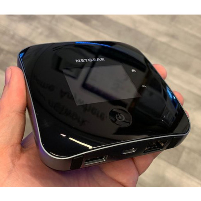 NETGEAR Nighthawk M2 · MR2100